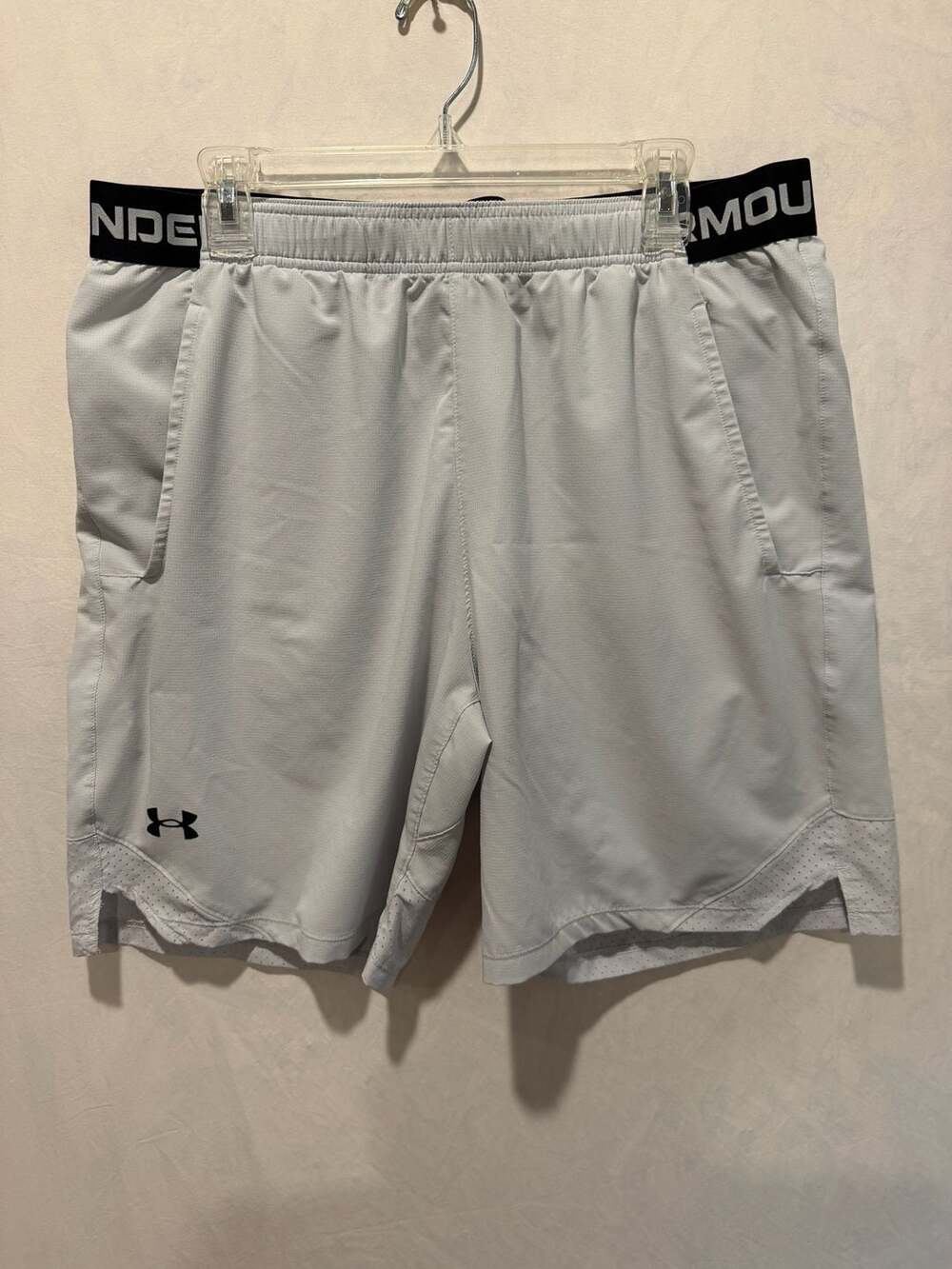 Under Armour Men's Vanish Woven Training Shorts XL Gray